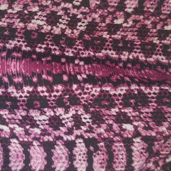 Under Armour Purple Snakeskin Spandex Bike Shorts Sz L? - Picture 3 of 4